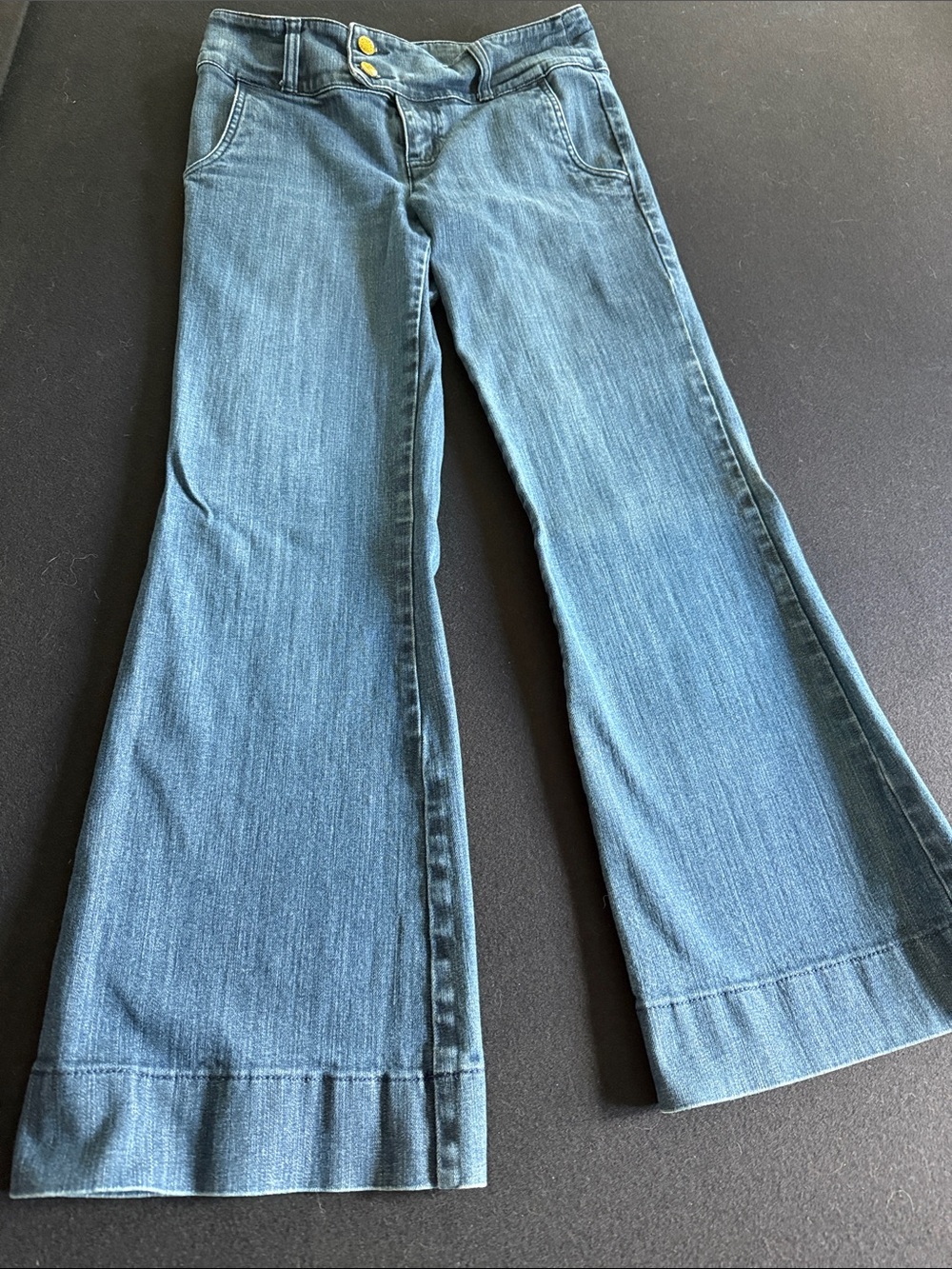 Women’s Flared Jeans in Medium Blue